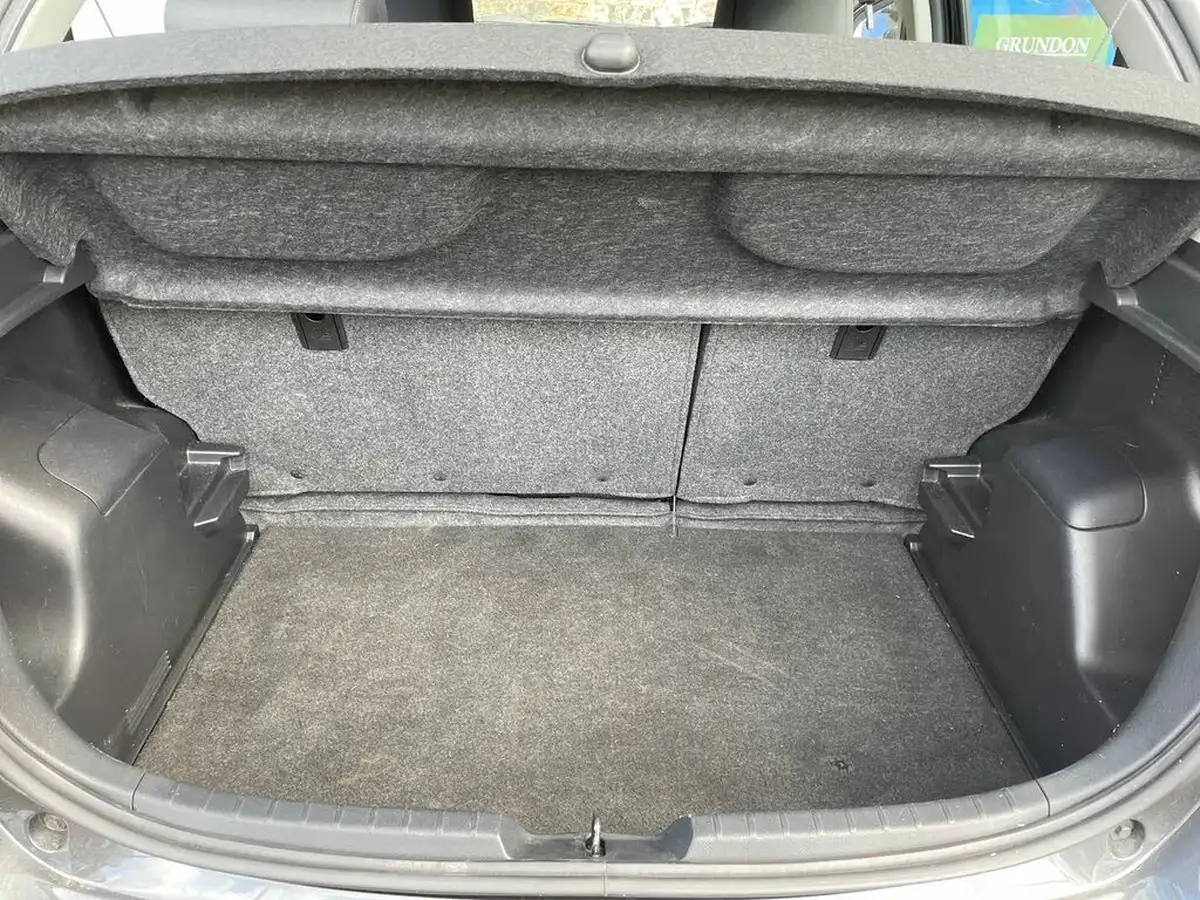 2015-toyota-yaris-15-vvt-i-icon-hybrid-big-11