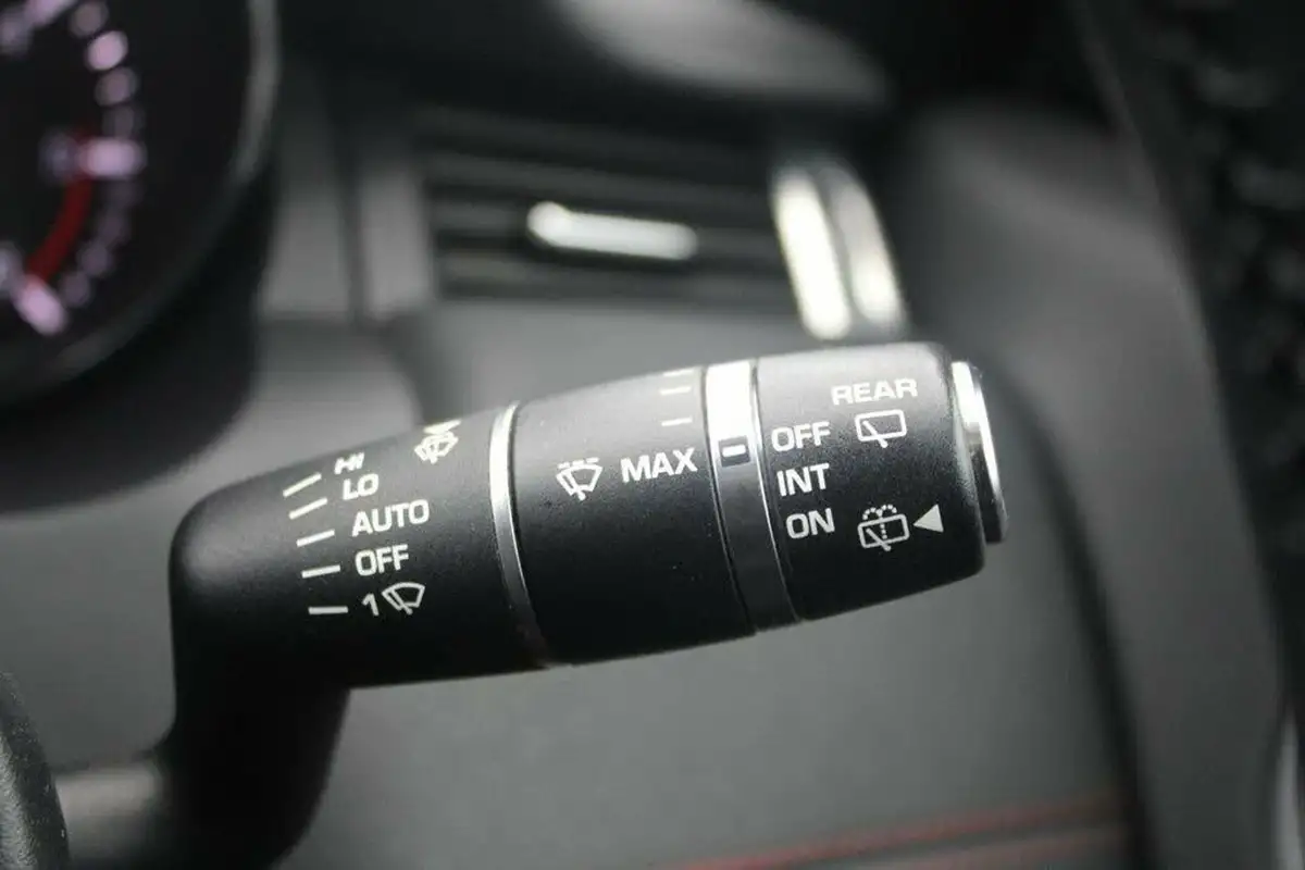 2013-land-rover-range-rover-evoque-22td-dynamic-hatchback-5d-auto-big-49