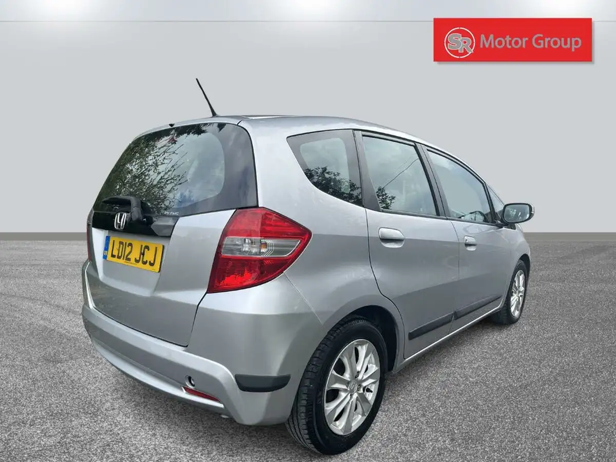 2012-honda-jazz-14-es-big-13