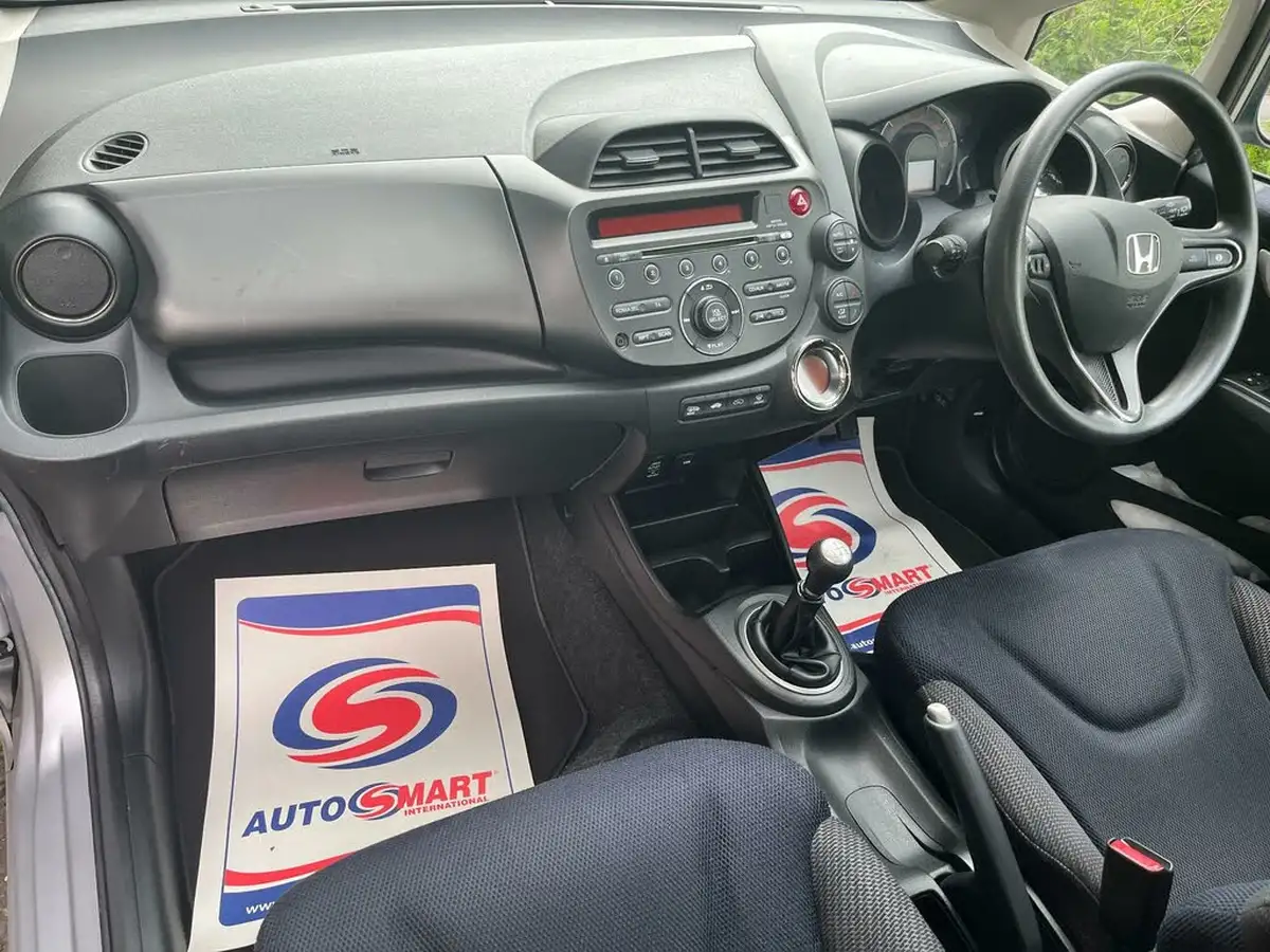 2012-honda-jazz-14-es-big-17