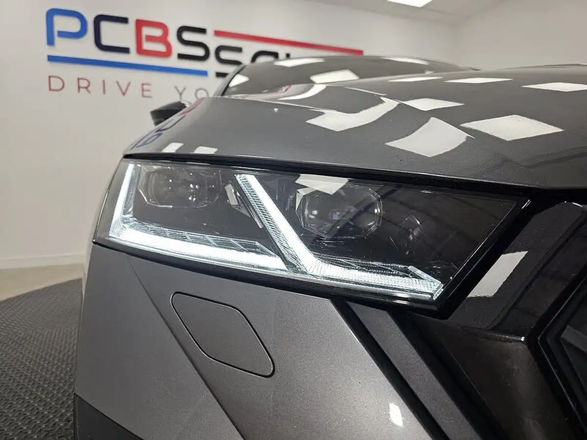 2022-skoda-octavia-20-tsi-vrs-hatchback-dsg-big-40
