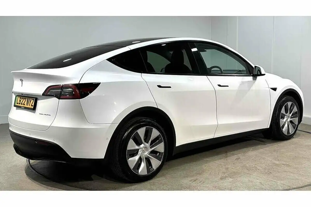 2022-tesla-model-y-e-long-range-big-7