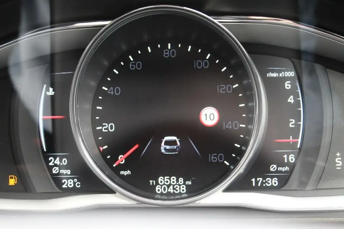 2015-volvo-xc60-big-17