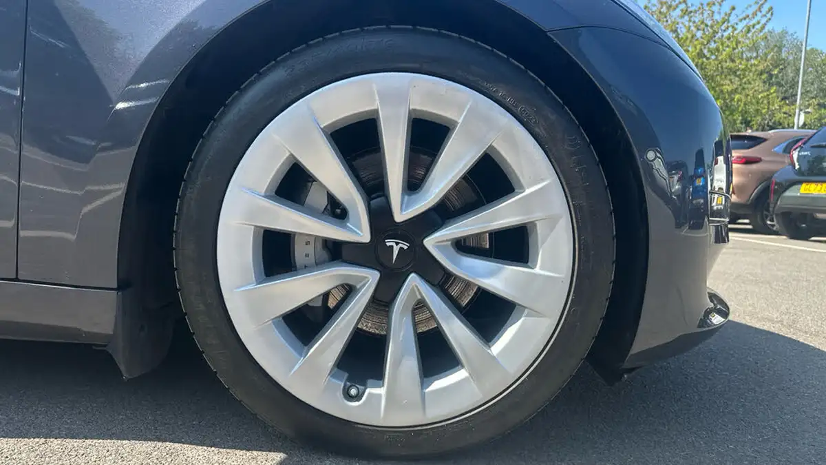 2021-tesla-model-3-e-long-range-awd-big-19