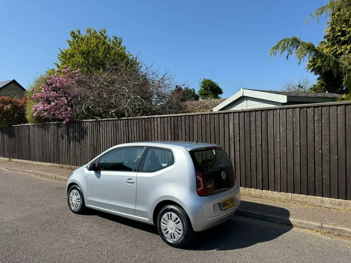 2012-volkswagen-up-10-move-up-60ps-bluemotion-tech-3d-big-5