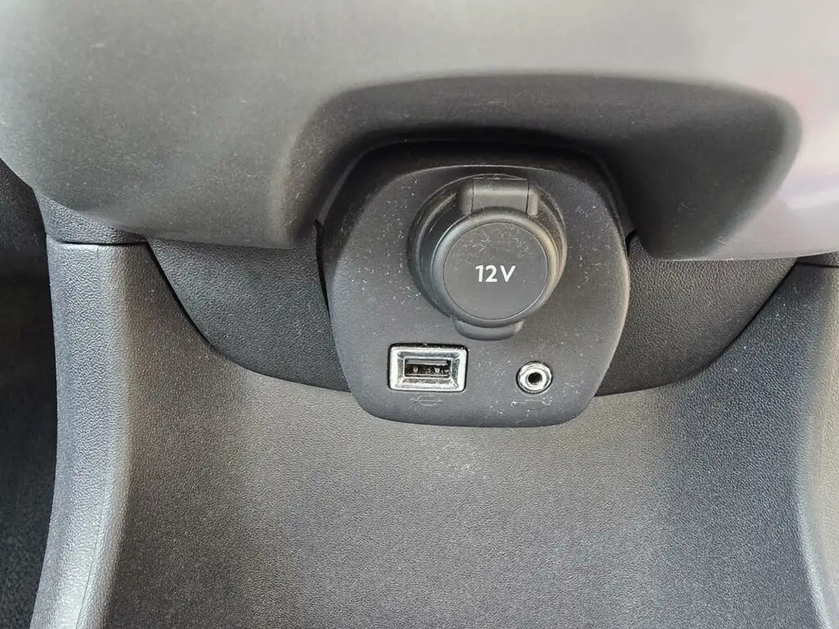 2016-toyota-aygo-10-vvt-i-x-play-68bhp-3d-big-9