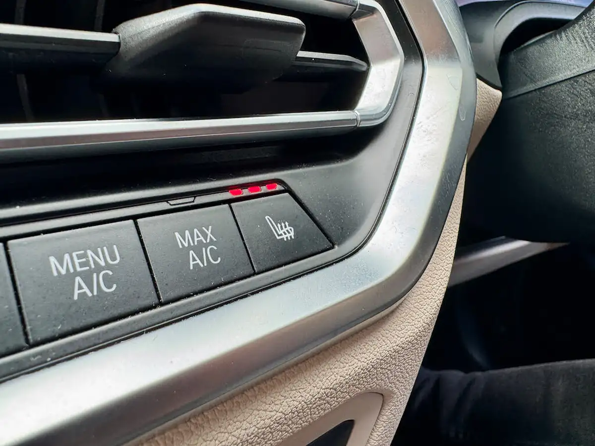 2021-bmw-3-series-20td-320d-sport-touring-5d-big-31