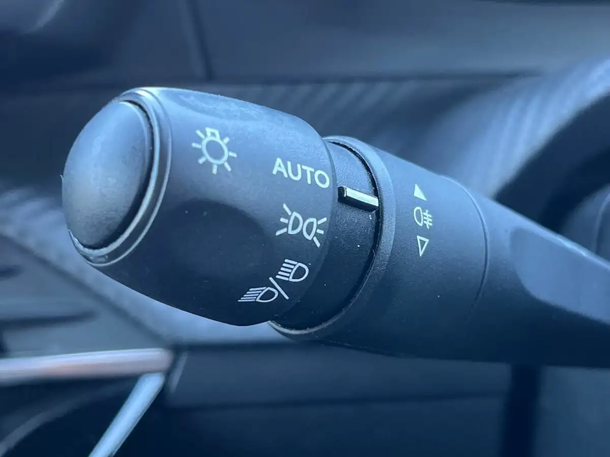 2023-peugeot-2008-suv-12-puretech-allure-premium-100bhp-big-25