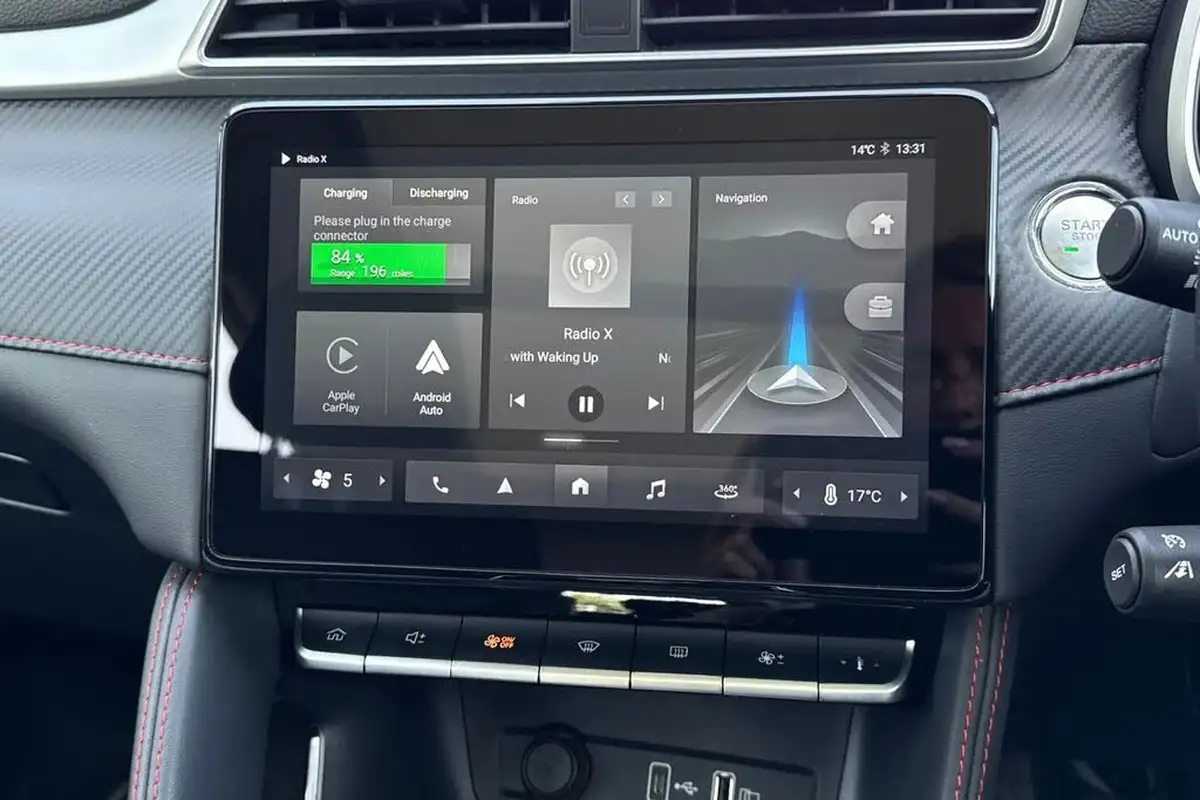 2022-mg-zs-suv-e-trophy-ev-156ps-long-range-big-16