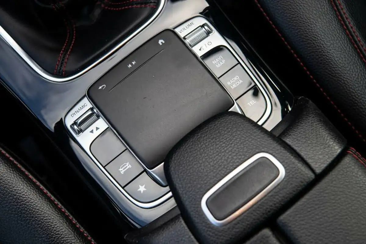 2020-mercedes-benz-a-class-13-a200-amg-line-hatchback-5d-big-21
