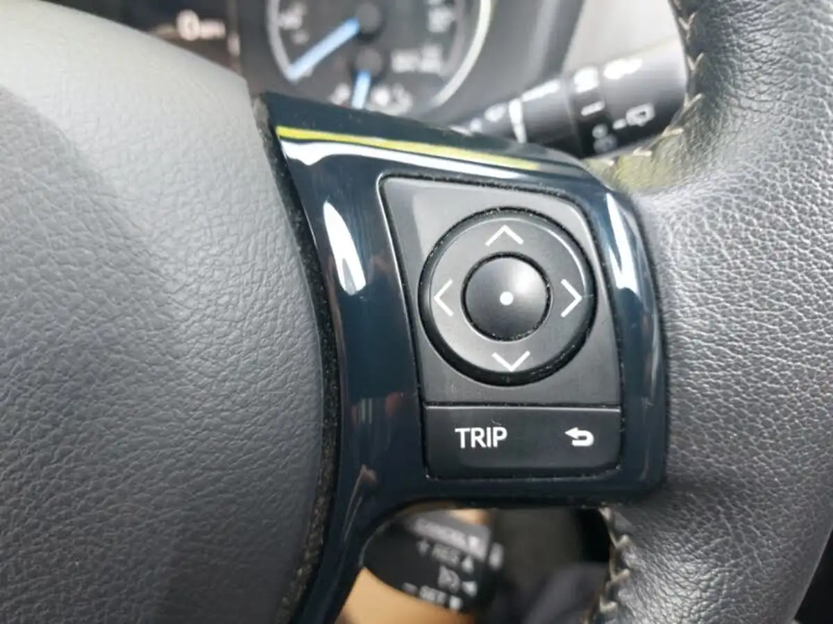 2020-toyota-yaris-15-vvt-i-icon-98bhp-hybrid-1497cc-e-cvt-big-15