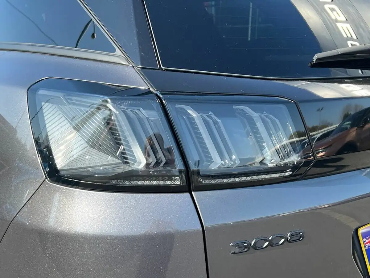 2022-peugeot-3008-suv-16-puretech-gt-premium-225bhp-hybrid-e-eat8-big-26
