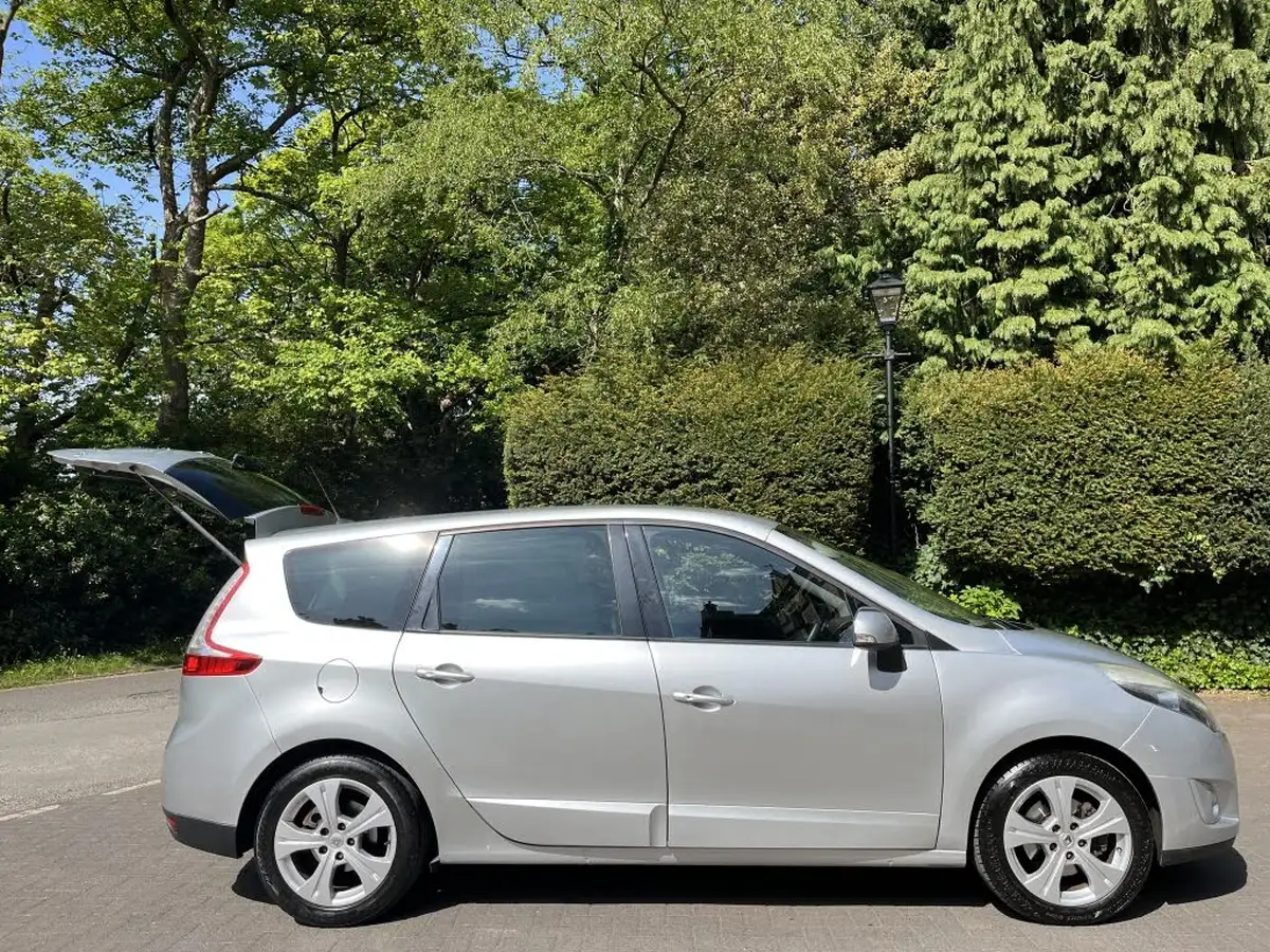2011-renault-grand-scenic-19td-dynamique-tom-tom-big-1