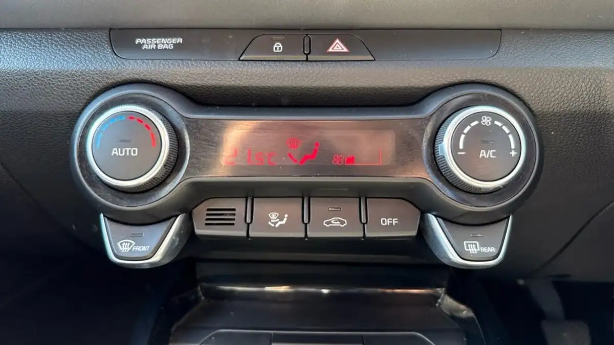 2022-kia-stonic-10-t-gdi-connect-big-39