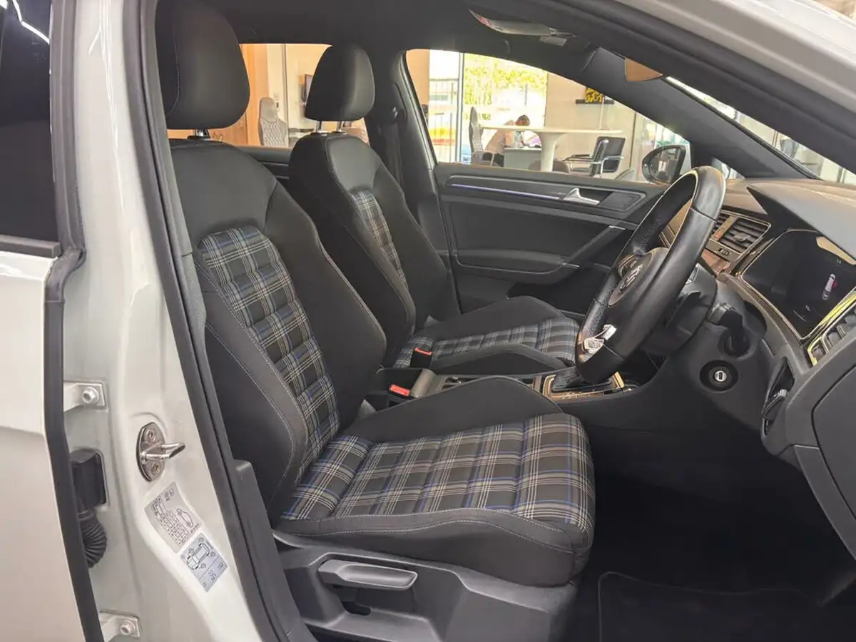 2017-volkswagen-golf-14-tsi-gte-ss-big-33