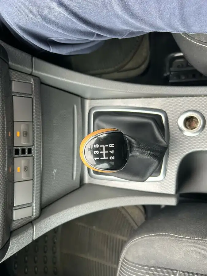 2009-ford-focus-16-titanium-hatchback-5d-big-15