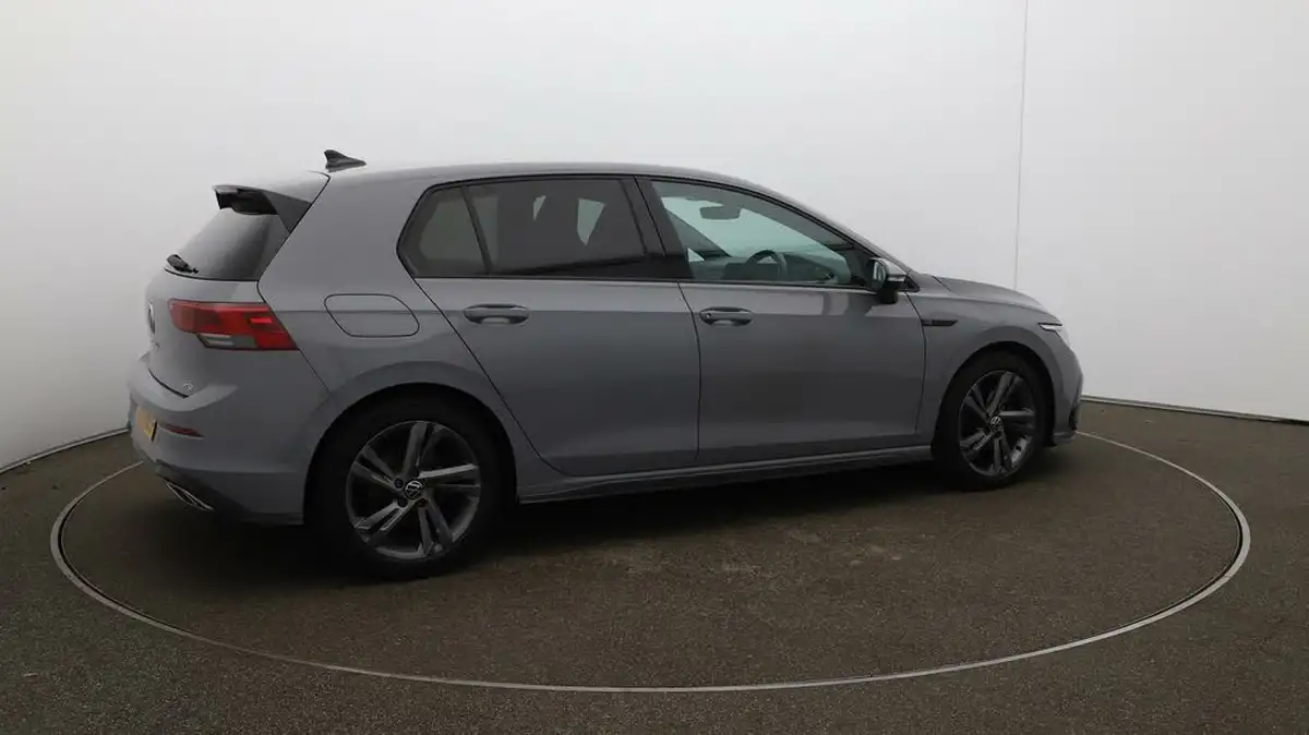 2021-volkswagen-golf-big-41