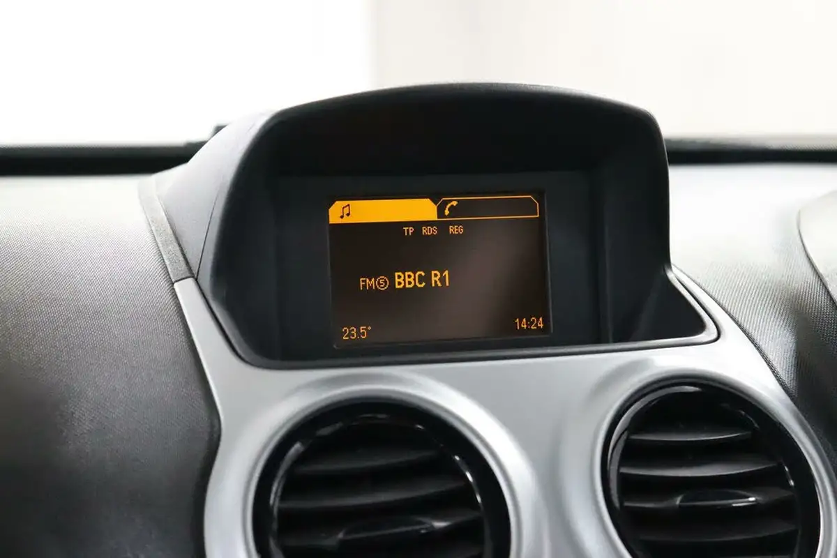 2011-vauxhall-corsa-12-excite-3d-big-36