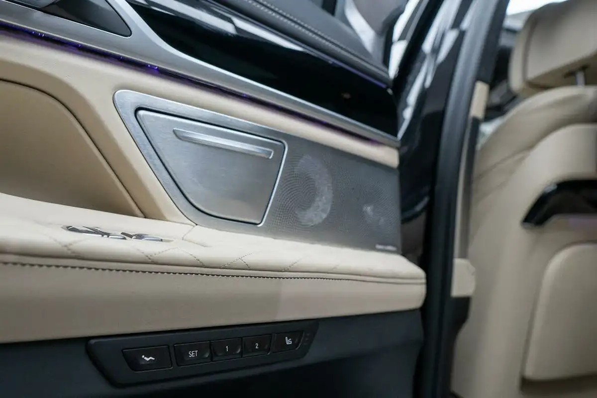 2020-bmw-7-series-66-m760li-big-52