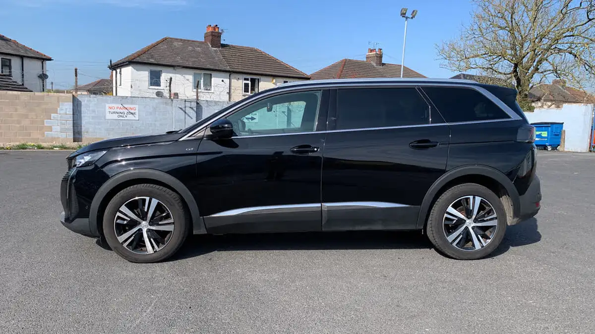 2022-peugeot-5008-suv-15-bluehdi-gt-eat8-big-5