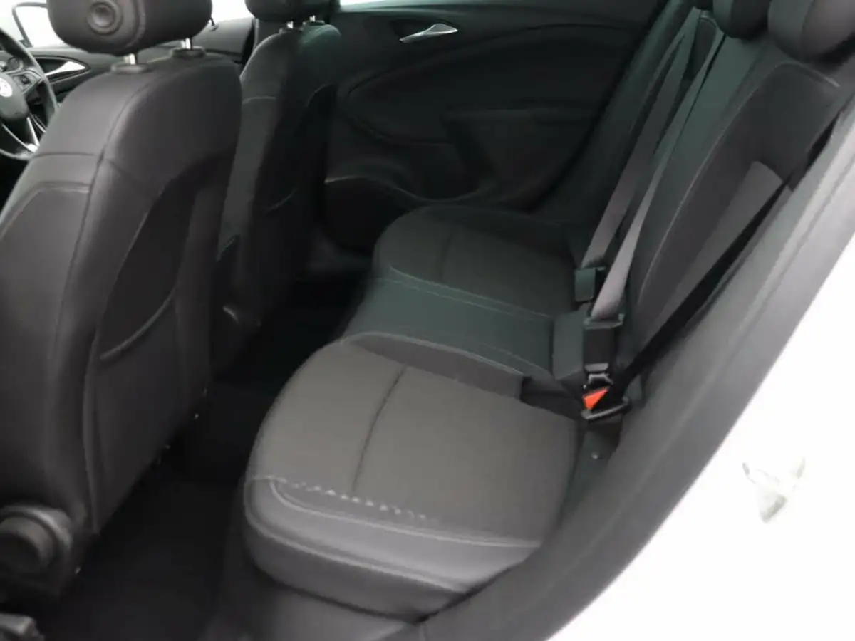 2019-vauxhall-astra-14i-16v-turbo-griffin-ss-big-9
