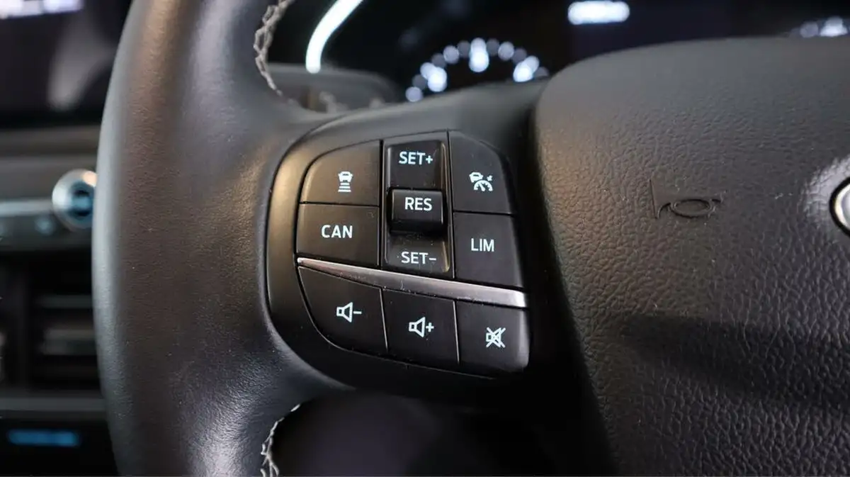2020-ford-focus-15-vignale-hatchback-big-36
