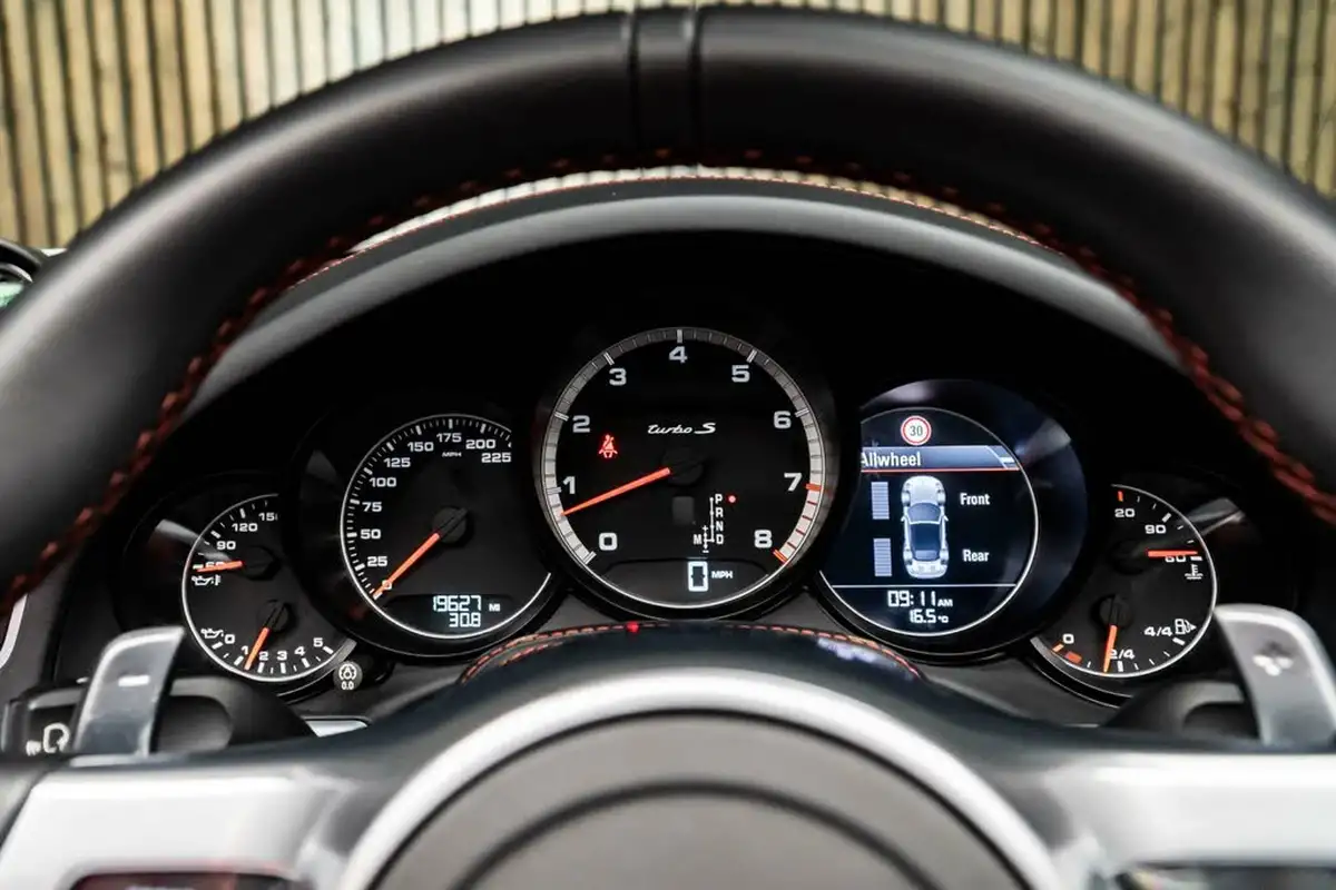 2014-porsche-911-38-turbo-s-coupe-big-36
