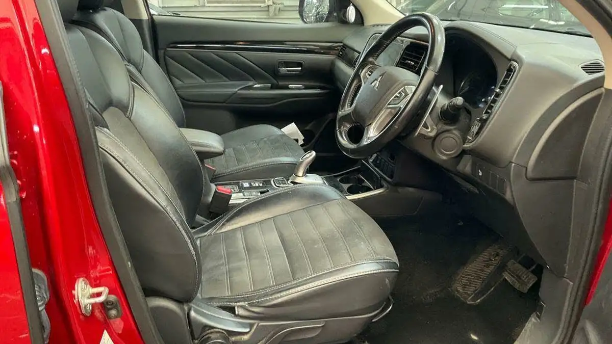 2018-mitsubishi-outlander-24-juro-phev-ss-big-4