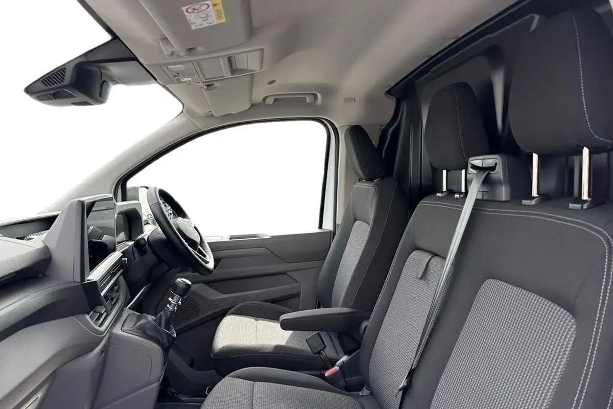 2025-volkswagen-transporter-20tdi-t30-commerce-plus-bmt-swb-150pseu6e-big-9