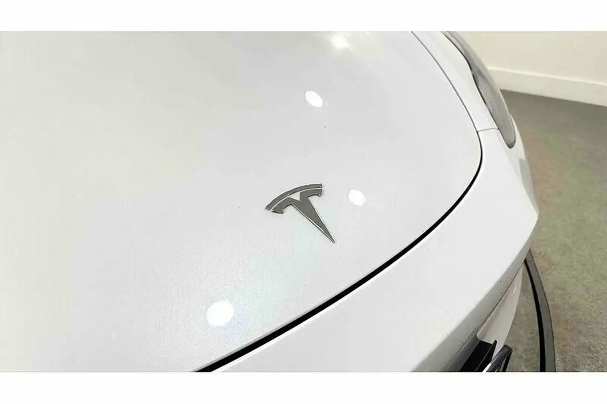 2022-tesla-model-y-e-long-range-big-14