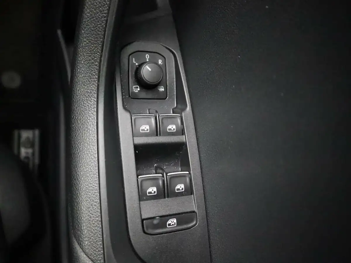 2018-skoda-karoq-15-tsi-se-l-ss-dsg-big-25