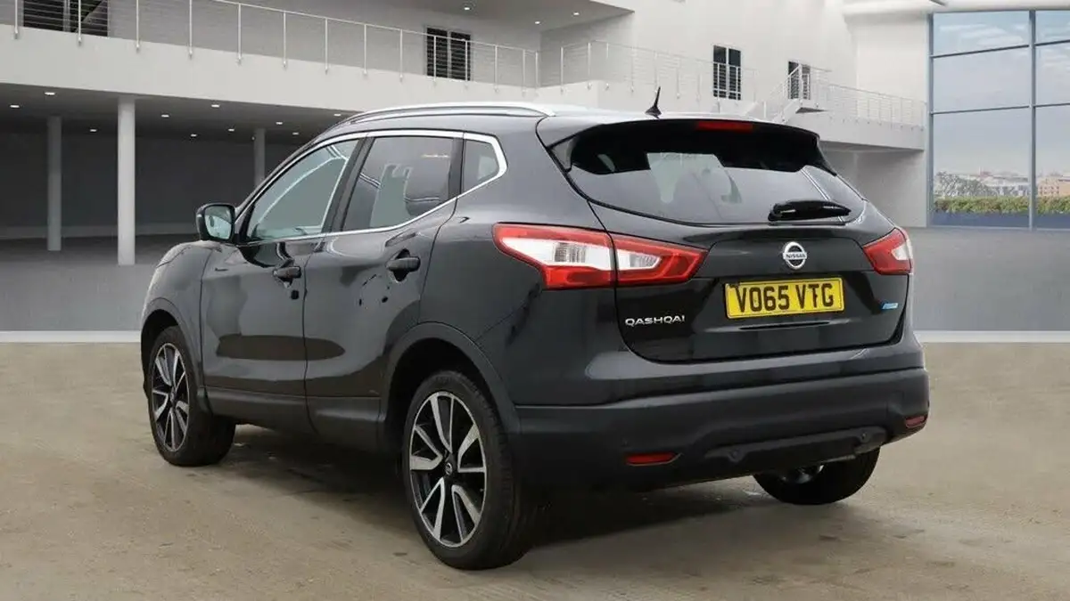 2015-nissan-qashqai-15dci-tekna-big-4