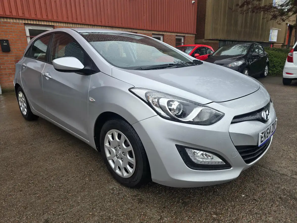 2014-hyundai-i30-14-classic-5d-big-0
