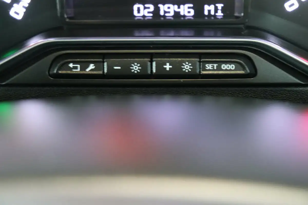 2018-citroen-c3-12-puretech-flair-110ps-ss-eat6-big-47