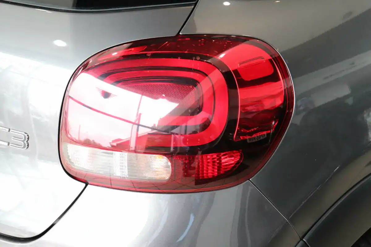 2018-citroen-c3-12-puretech-flair-110ps-ss-eat6-big-69
