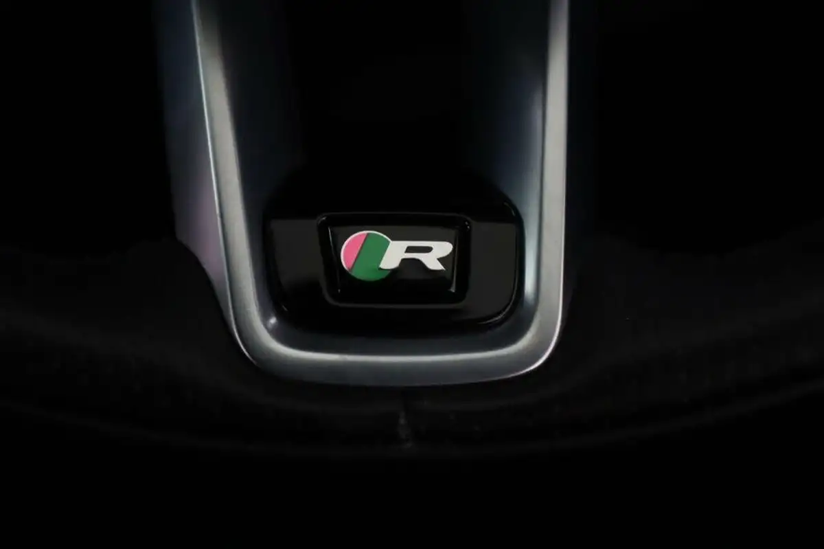 2021-jaguar-f-pace-20-d200-r-dynamic-s-mhev-big-14