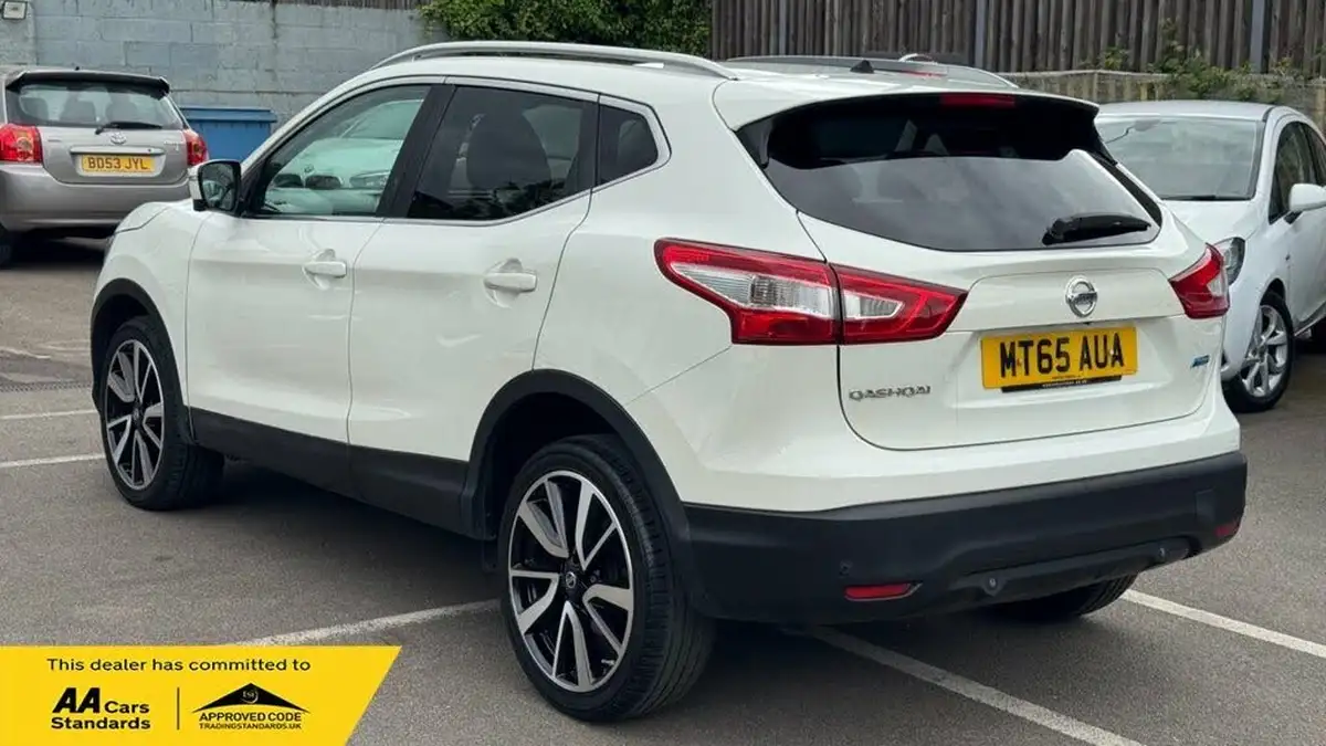 2015-nissan-qashqai-15dci-tekna-big-6
