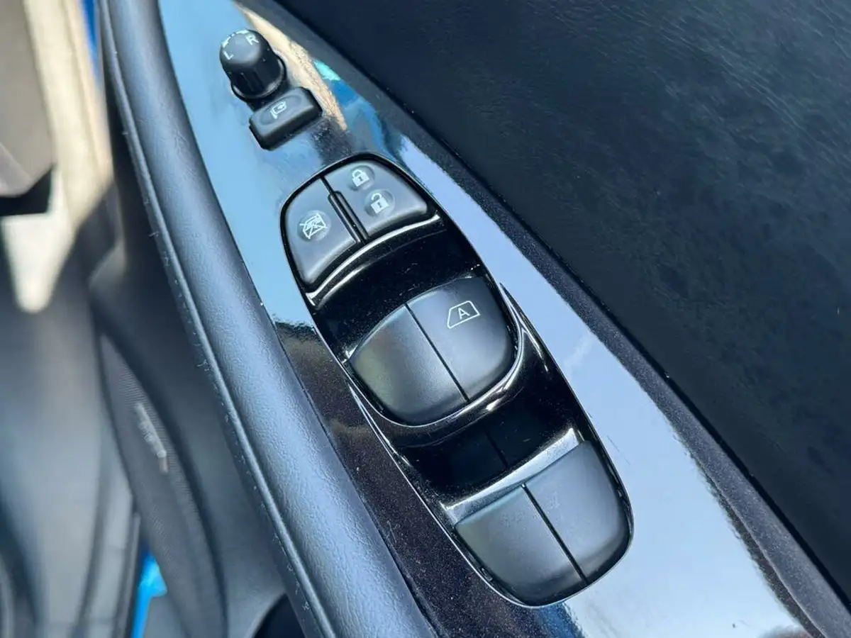 2020-nissan-leaf-e-tekna-big-30
