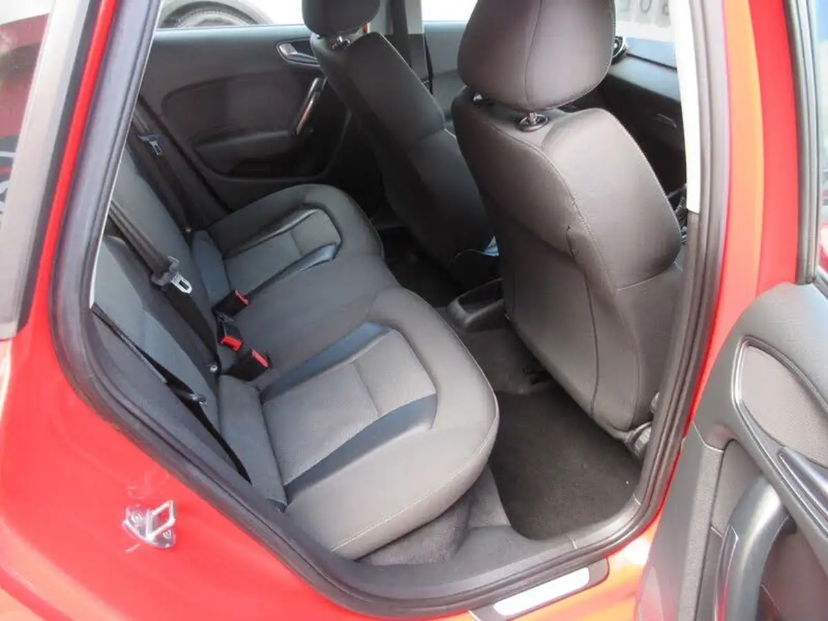 2012-audi-a1-14-tfsi-sportback-5d-s-tronic-big-15