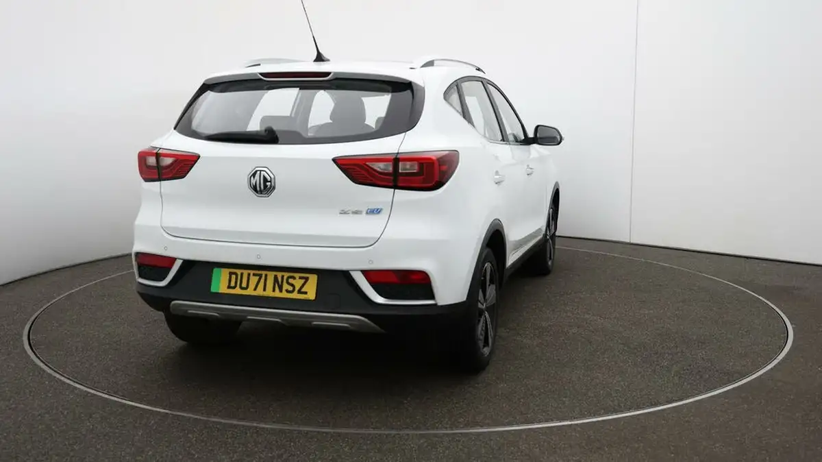 2021-mg-zs-suv-e-exclusive-ev-big-50
