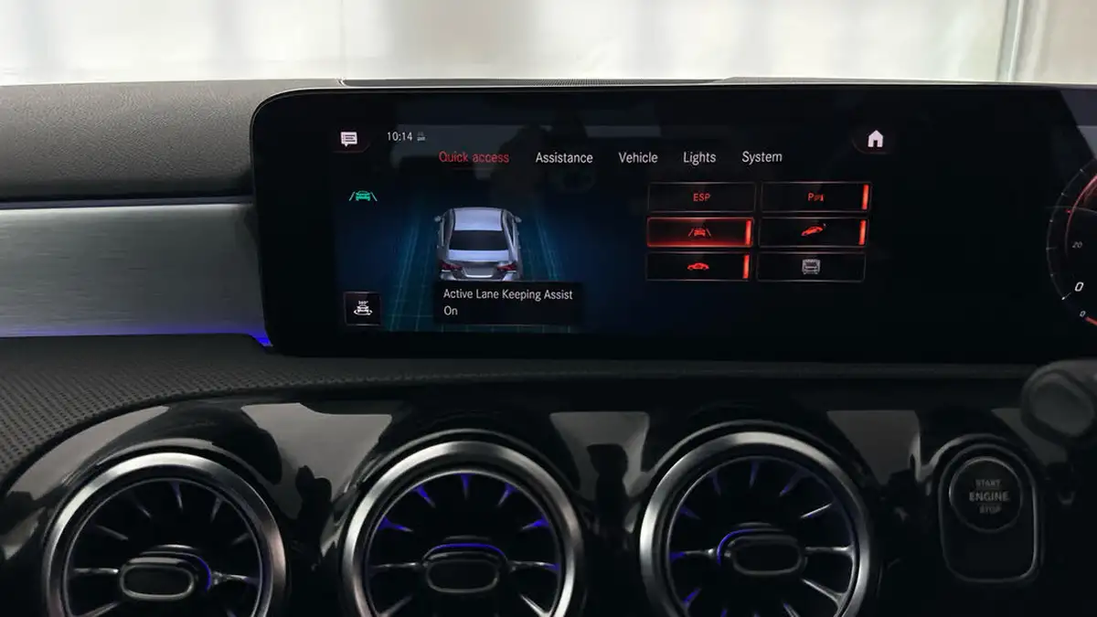 2021-mercedes-benz-a-class-13-a250e-amg-line-premium-saloon-4d-big-27
