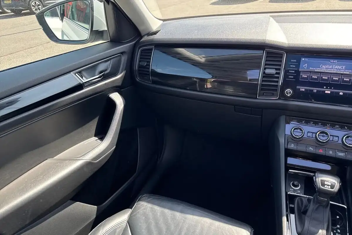 2017-skoda-kodiaq-20tdi-edition-150ps-4x4-5-seatsss-dsg-big-18