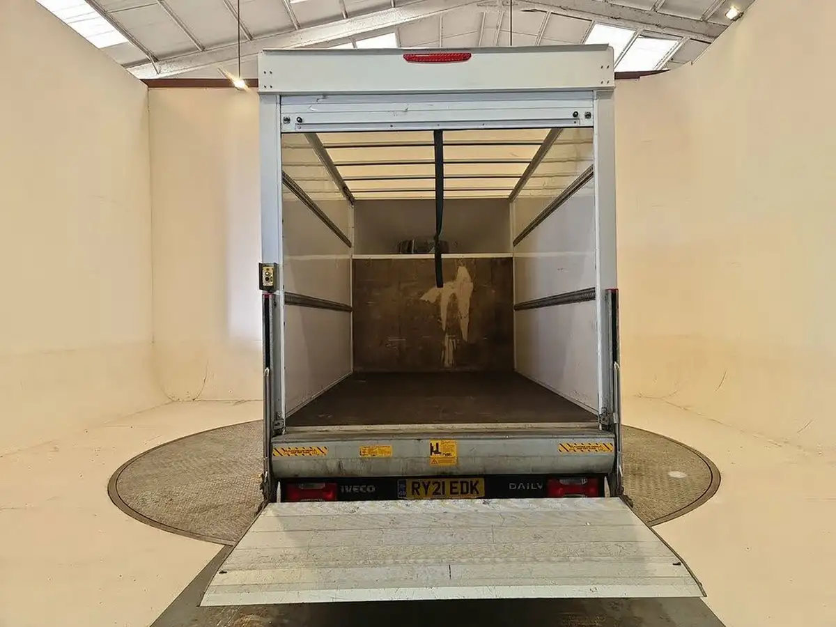 2021-iveco-daily-s-class-23td-35s14h-3000-big-18
