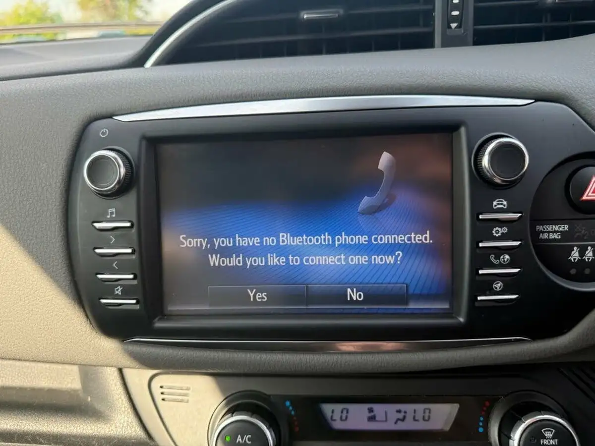2018-toyota-yaris-15-vvt-i-icon-tech-hybrid-big-27