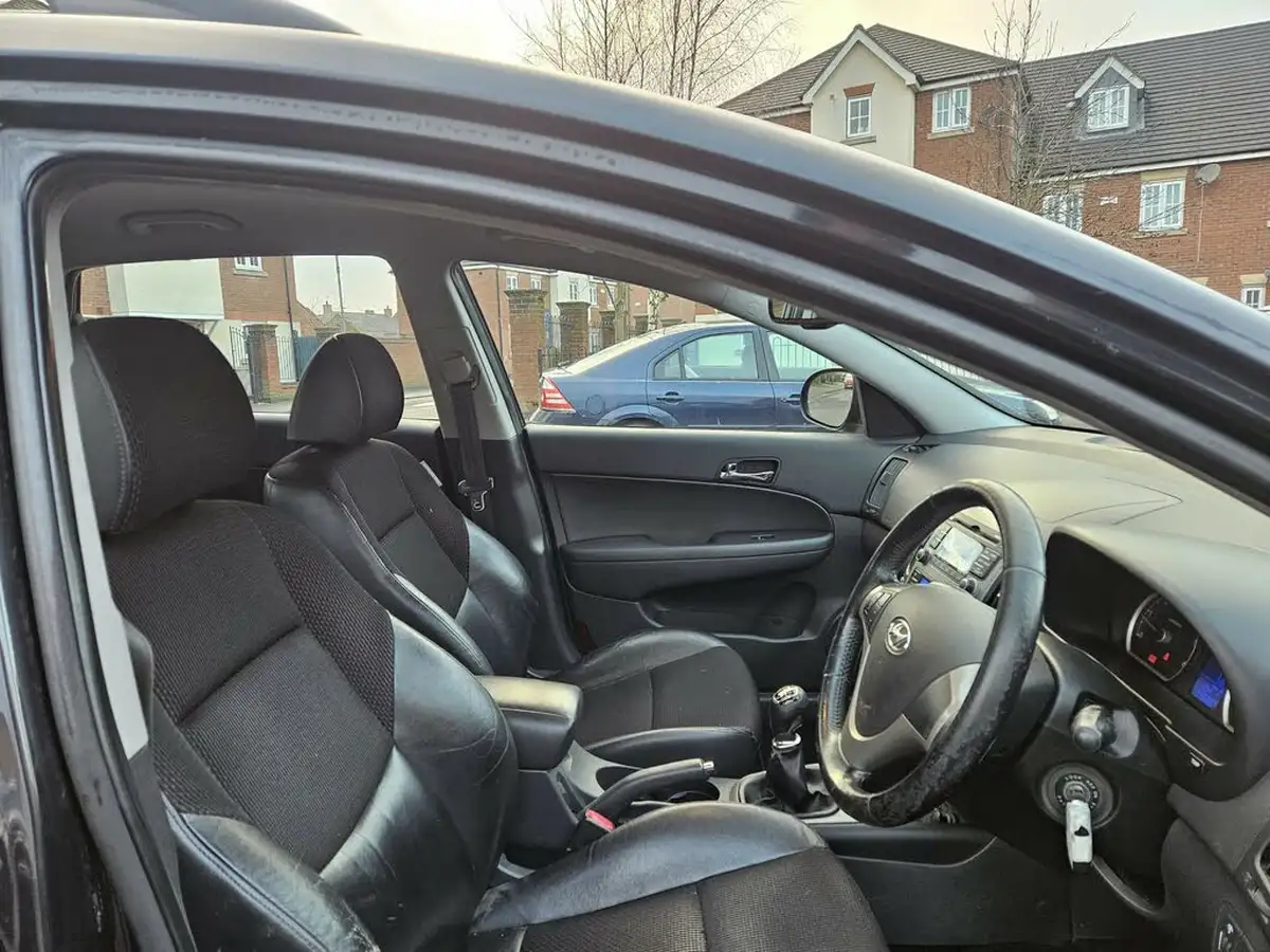 2010-hyundai-i30-16-premium-big-8