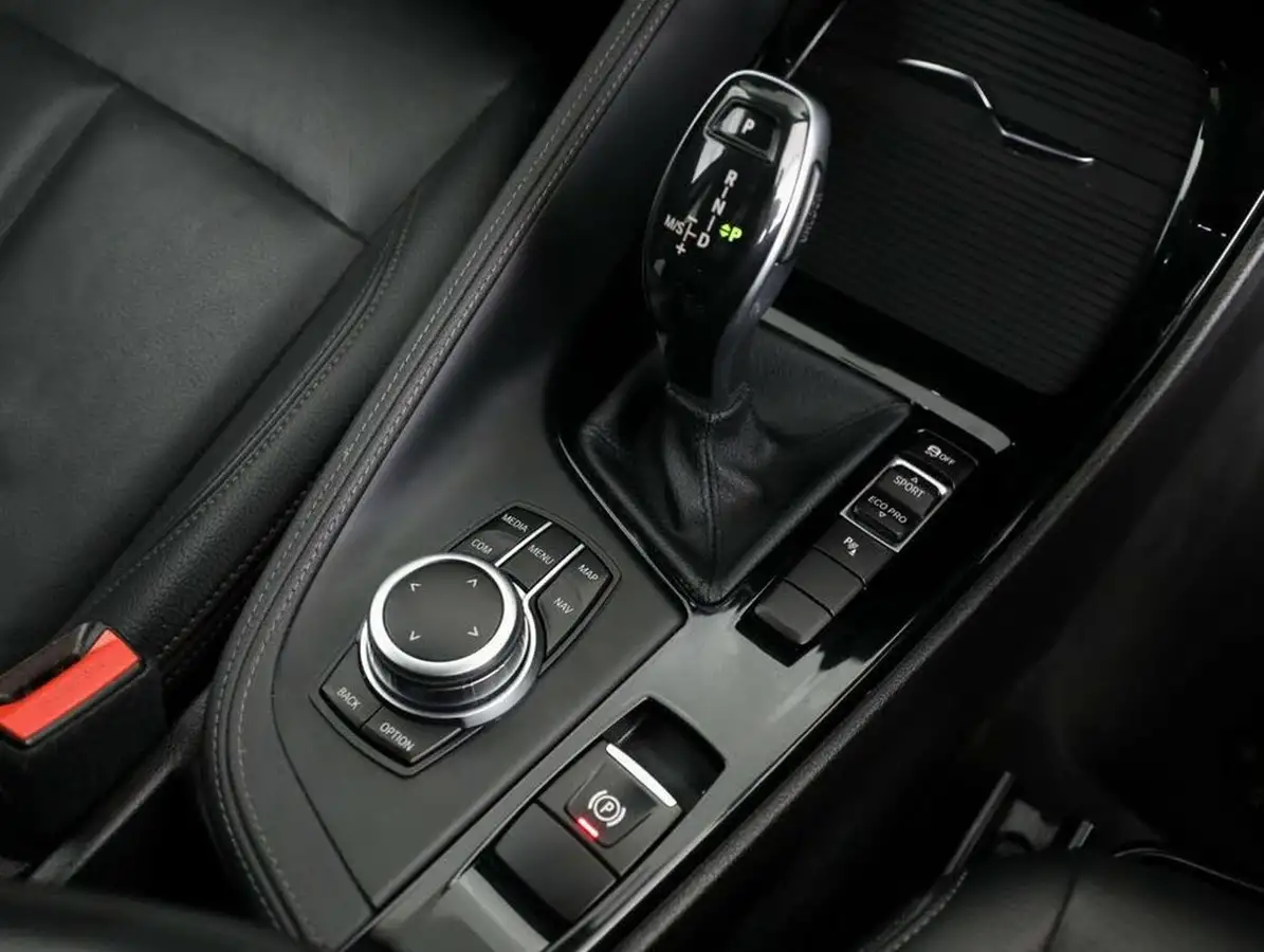2022-bmw-x1-20-sdrive20i-xline-big-21