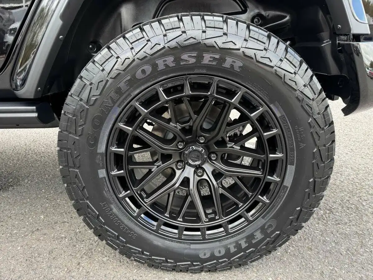 2025-jeep-wrangler-big-26