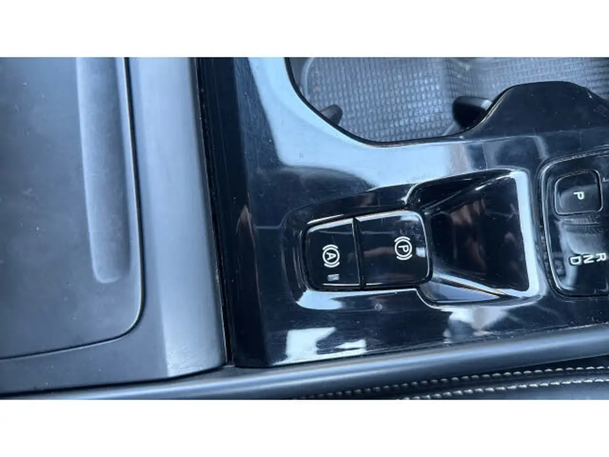 2020-volvo-xc40-15-t3-r-design-geartronic-big-18