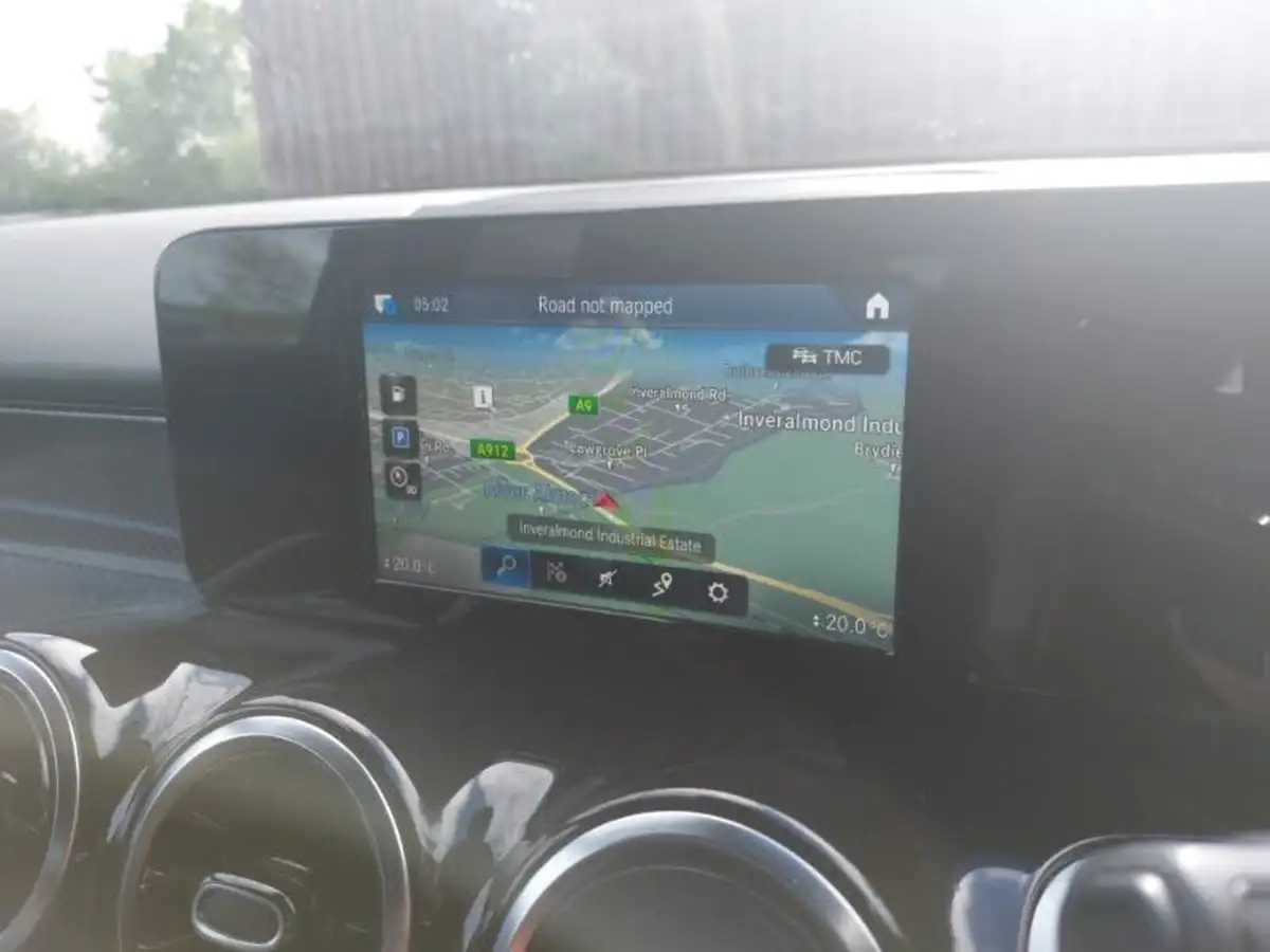 2022-mercedes-benz-glb-class-13-glb200-amg-line-7g-tronic-big-10
