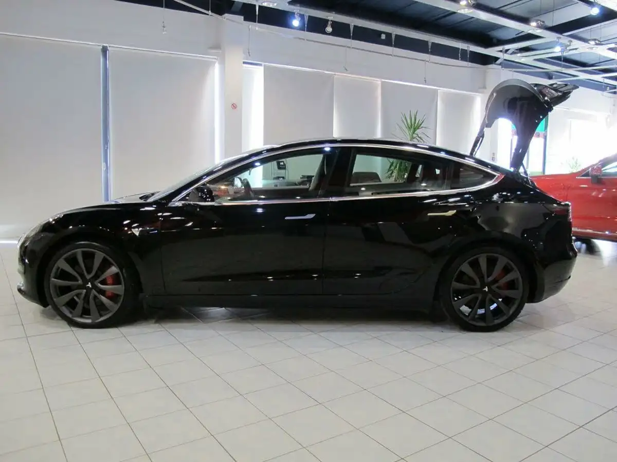 2020-tesla-model-3-e-performance-big-56